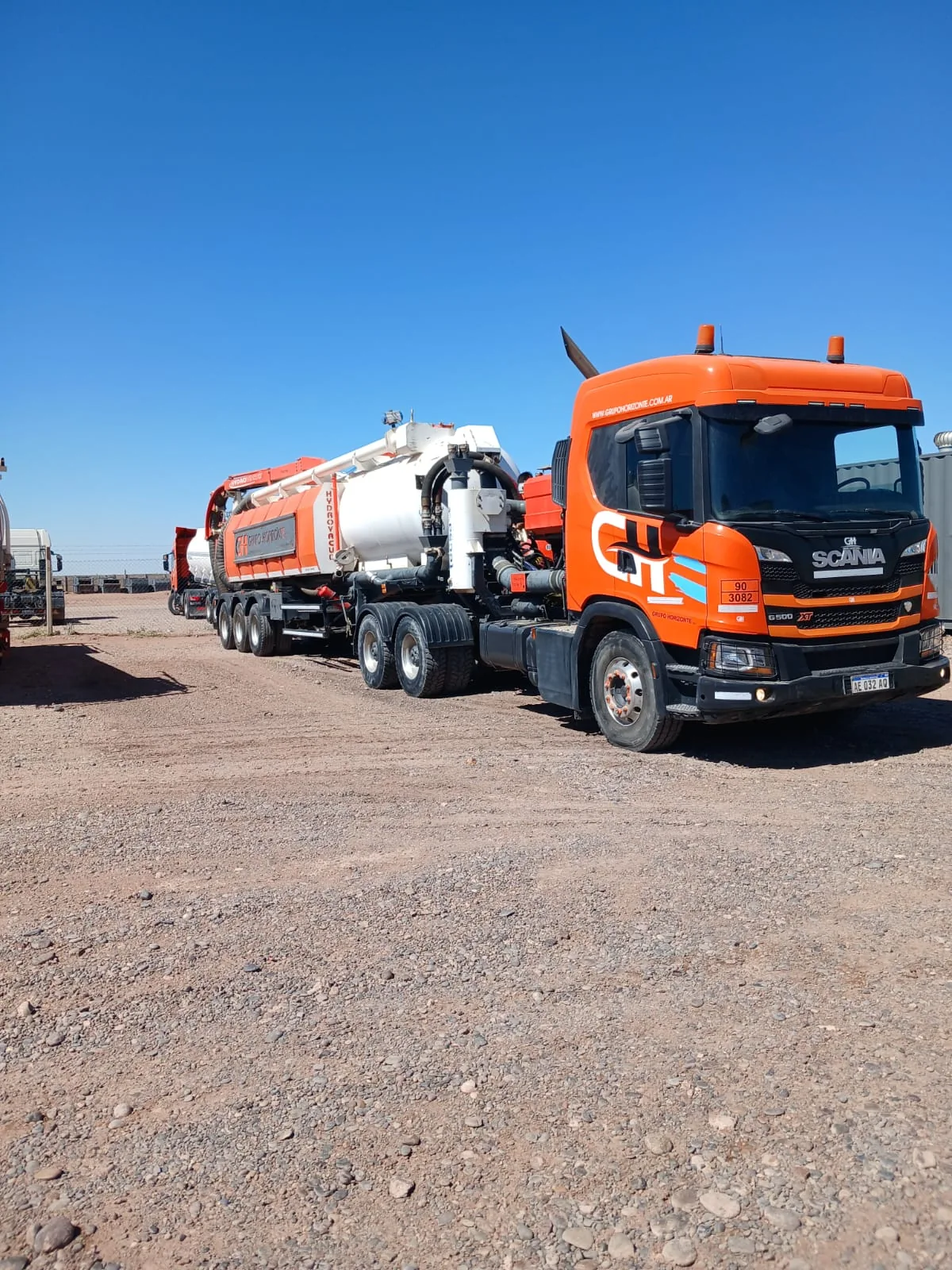 Grupo Horizonte · Unidad petrolera y semitanque